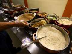 A compra de arroz e feijão é maior nos domicílios que apontam dificuldade no acesso a alimentos