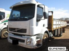 Um caminhão carga seca Volvo Vm 310, ano 2009, modelo 2010, pode ser adquirido a partir de RS 65 mil