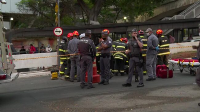 Após ser retirado pelos bombeiros, o motorista foi encaminhado ao Hospital das Clínicas