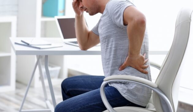 Os sintomas físicos mais comuns vêm em forma de dores de cabeça e dores abdominais, porém, nosso corpo também manifesta sintomas emocionais, quando o assunto é financeiro.
