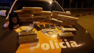 Foram apreendidos 22 tijolos da droga