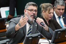 Em entrevista, Alexandre Frota revelou ter ganho &lsquo;muito bem&rsquo; para fazer sexo com travesti