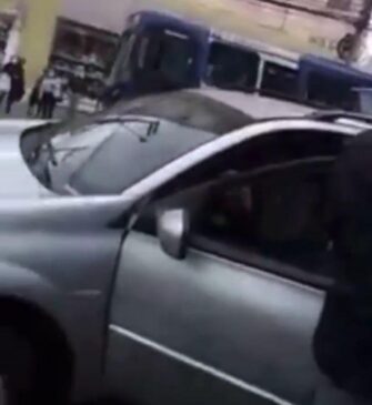 De acordo com o adolescente, ele estava no meio de uma entrega de bicicleta quando um motorista passou a ofendê-lo