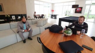 Espaço comum para moradores transformado em coworking dentro de condomínio na capital paulista
