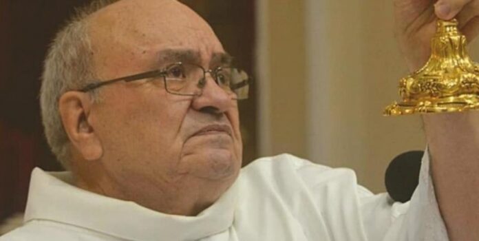 O padre Nelson Caleffi, de 84 anos
