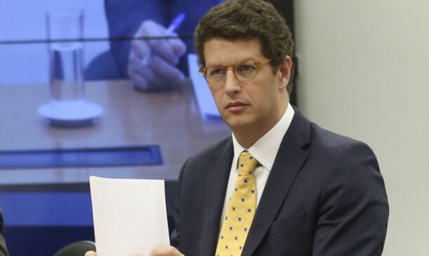 A Polícia Federal realiza na manhã desta quarta (19) busca e apreensão em endereços do ministro Ricardo Salles (foto) e no Ministério do Meio Ambiente