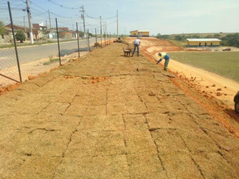 Na última semana, o estádio do bairro Altos do Jequitibá que fica em Porto Feliz, começou a receber o novo gramado