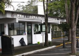 Fachada da Prefeitura de Itapecerica da Serra, em SP
