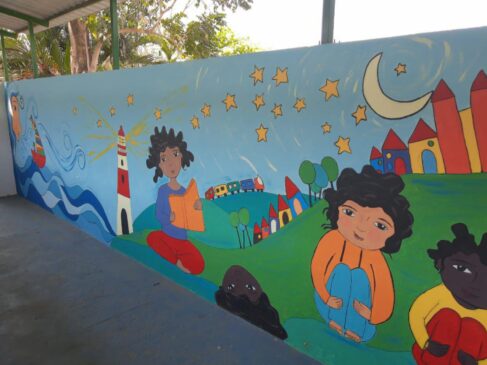 Pintura na Emef Profª Vilma Fernandes Antônio, no bairro Jardim Vante, que atende mais de 750 alunos