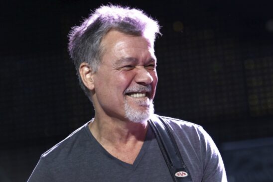 O guitarrista Eddie Van Halen tinha 65 anos e lutava contra um câncer na garganta