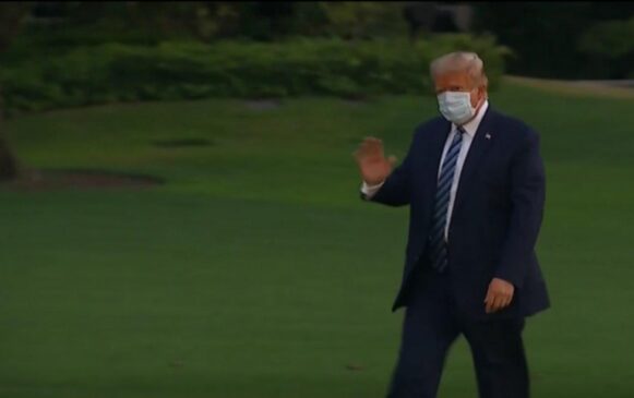 Donald Trump chegando na Casa Branca