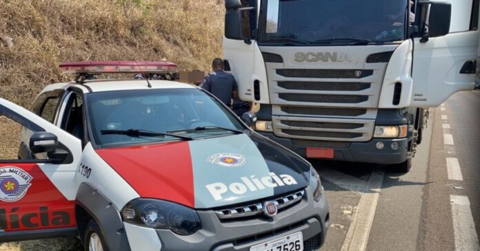 Pol&iacute;cia Militar prendeu homem suspeito de roubar um caminh&atilde;o em Salto