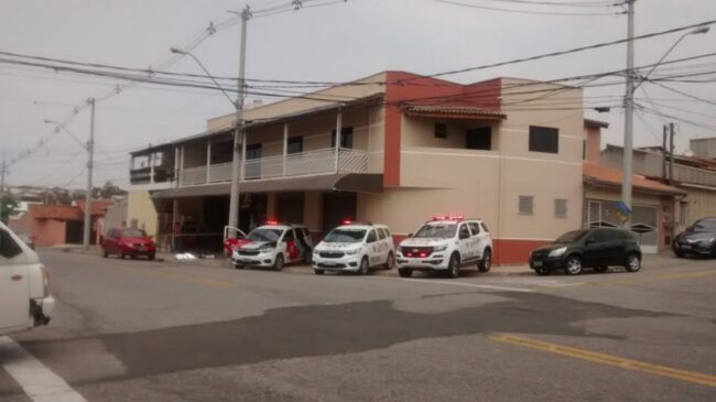 A Pol&iacute;cia Civil informou que n&atilde;o h&aacute; detalhes sobre a identidade dos suspeitos e se o dono da loja tem porte de arma de fogo