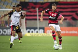 O Flamengo teve as melhores chances do primeiro tempo