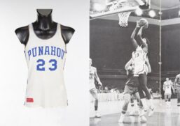 A camisa teria sido usada pelo ex-presidente norte-americano, em 1979, quando ele jogava no time da Escola Punahou, no Havaí