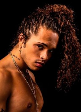 'Ele é maravilhoso, sempre fui fã' Vitão ao negar briga com Whindersson.