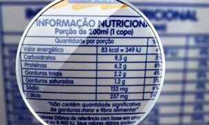 As quantidades e a tabela não poderão ficar em locais "escondidos" da embalagem