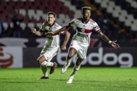 O início de jogo foi nervoso, com entradas ríspidas das equipes
