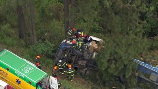 Devido ao acidente, duas faixas da rodovia foram bloqueadas