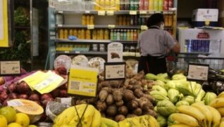 A FGV acusou redução no valor da cesta básica em sete das oito capitais pesquisadas