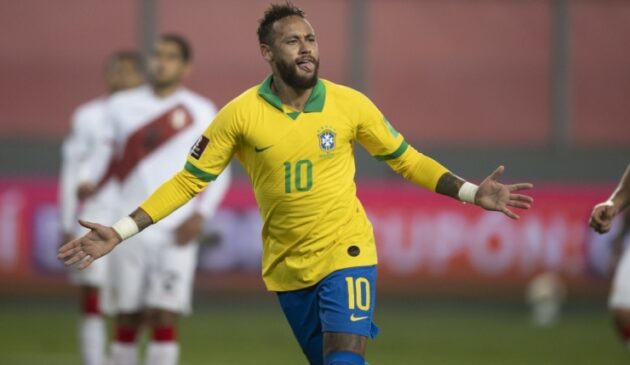 Neymar estará com a delegação para o jogo de Brasil contra Camarões pela Copa, mesmo lesionado