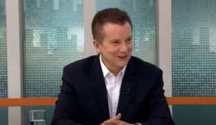 Acostumado a tentar resolver os problemas de outras pessoas em programas de TV, agora o deputado federal e jornalista Celso Russomanno terá de solucionar o próprio transtorno causado por uma batida de trânsito