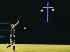 Mantuan abriu o placar para o Corinthians em São Januário
