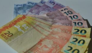 Um médico legista chega a ganhar mais de R$ 26 mil por mês