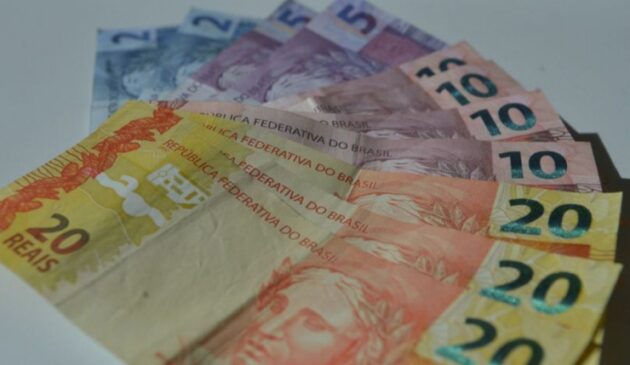 Um médico legista chega a ganhar mais de R$ 26 mil por mês