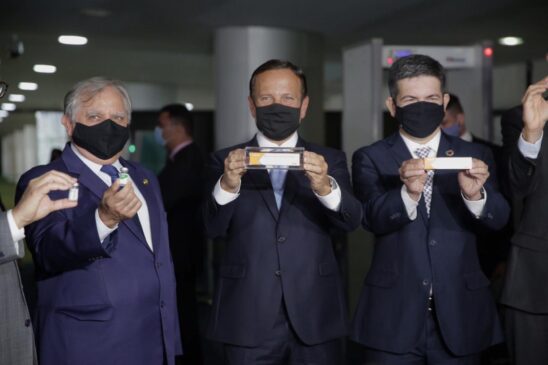 Na última quarta-feira (21), o governador João Doria visitou o Senado Federal, em Brasília, com a vacina Coronovac