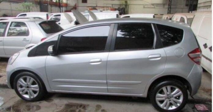 É possível arrematar um Honda Fit EX Automático, modelo 2012, pelo lance inicial de R$ 16,6 mil