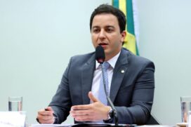 Projeto do deputado Célio Studart (PV-CE) proíbe a concessão de financiamento rural para pessoas condenadas por provocar incêndio