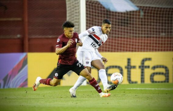 São Paulo conseguiu abrir o placar aos 12 minutos do primeiro tempo com Brenner