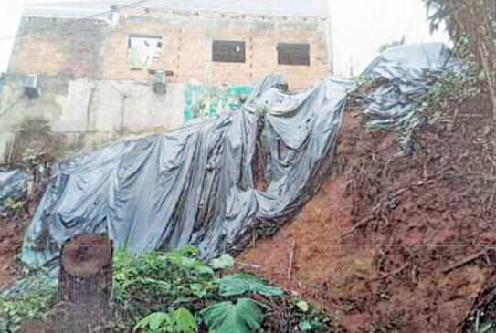 Prefeitura terá que refazer o muro de arrimo para garantir a segurança do imóvel no Santa Maria