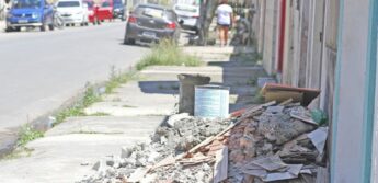 Ruas sem saída no Savoy, além de outras vias, se tornaram em locais onde são descartados vários tipos diferentes de resíduos