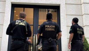 Agentes da polícia federal.
