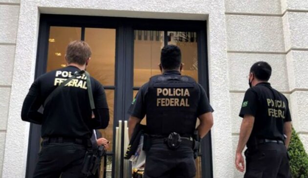 Agentes da polícia federal.