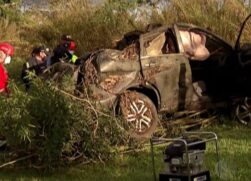 Carro estava em um sítio na altura do km 192 e foi encontrado por homens que tinham sido chamados para consertar uma cerca na área