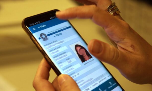 O e-T&iacute;tulo pode ser baixado gratuitamente nas plataformas Google Play, para celulares que usam o sistema operacional Android e App Store, para usu&aacute;rios de iPhone