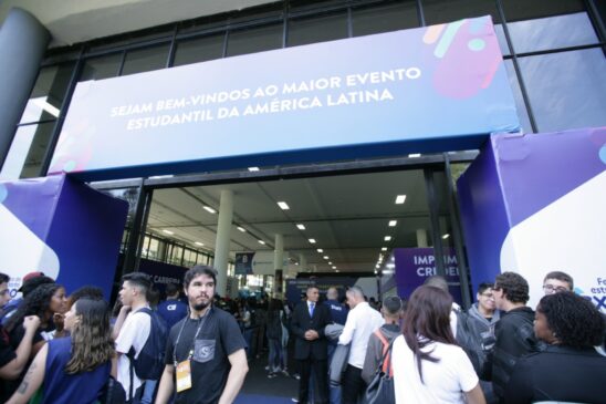 Os 10 estudantes com maiores pontuações receberão prêmios como vale-compras e leitores digitais