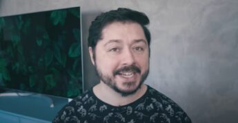 O bi&oacute;logo e divulgador cient&iacute;fico Atila Iamarino