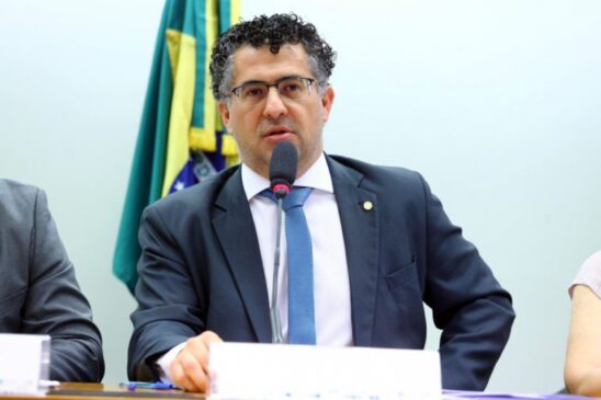 O deputado Alencar Santana Braga (PT-SP) é o autor da proposta