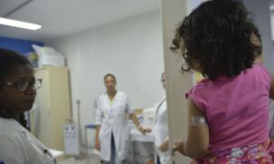 Campanhas de vacinação e atendimento básico precisam ser coordenadas pelos prefeitos em conjunto com Estado e União