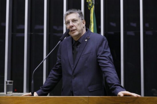 O deputado Guiga Peixoto (PSL-SP) é o autor do projeto