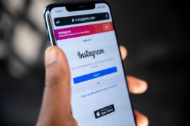 Fundação destaca que o consumidor deve denunciar os perfis falsos à instituição ou empresa que teve o nome usado e também ao Instagram