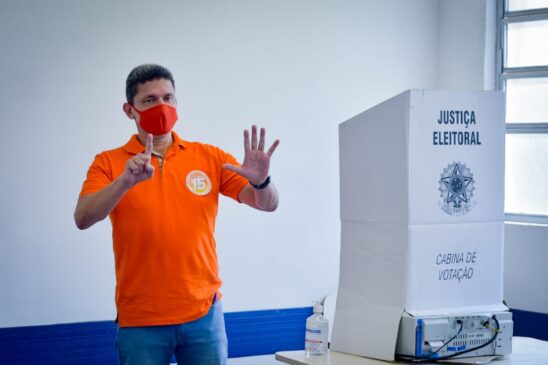 Pedro Gouvêa (MDB) votou por volta das 11h deste domingo (15) na UniBr