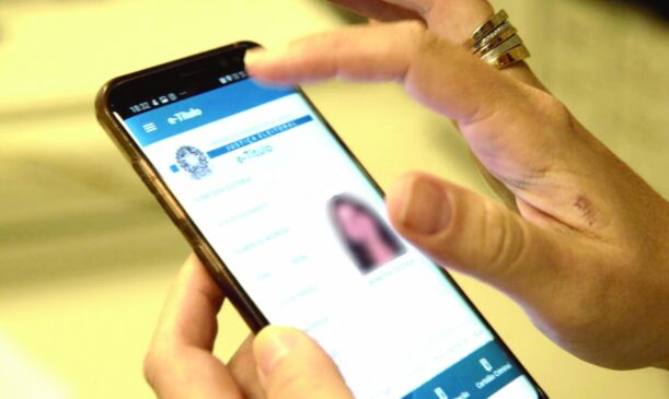 O aplicativo &eacute; gratuito e est&aacute; dispon&iacute;vel para download por meio do Google Play (Play Store) e App Store