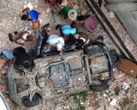 Carro cai de garagem de prédio em Salvador e mata advogado
