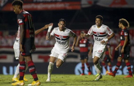 Luciano balançou as redes duas vezes no Morumbi e garantiu a classificação do São Paulo