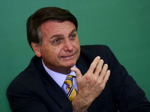 Consórcio aponta que o presidente do Brasil é cercado por figuras corruptas